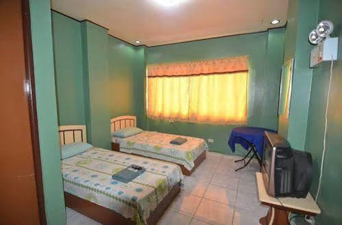 Teofila Pension Puerto Princesa Bagian luar foto